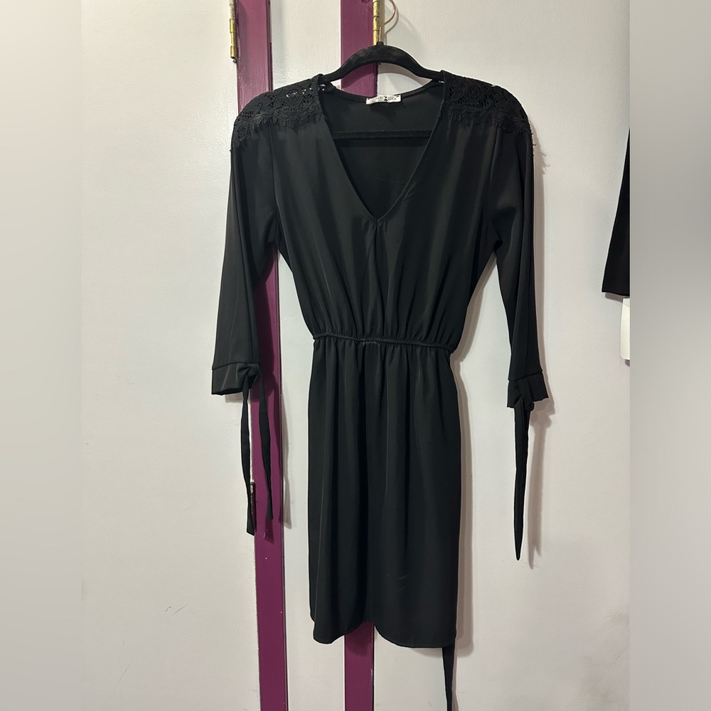 CASADEI LUCA black, tie belt dress with lace sleeve detail size 2 BRAND NEW